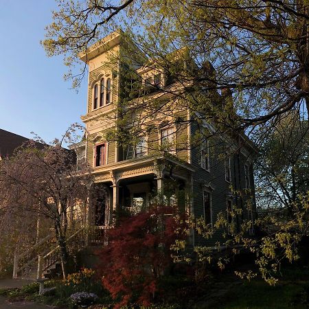 Hudson City Bed And Breakfast Exterior photo