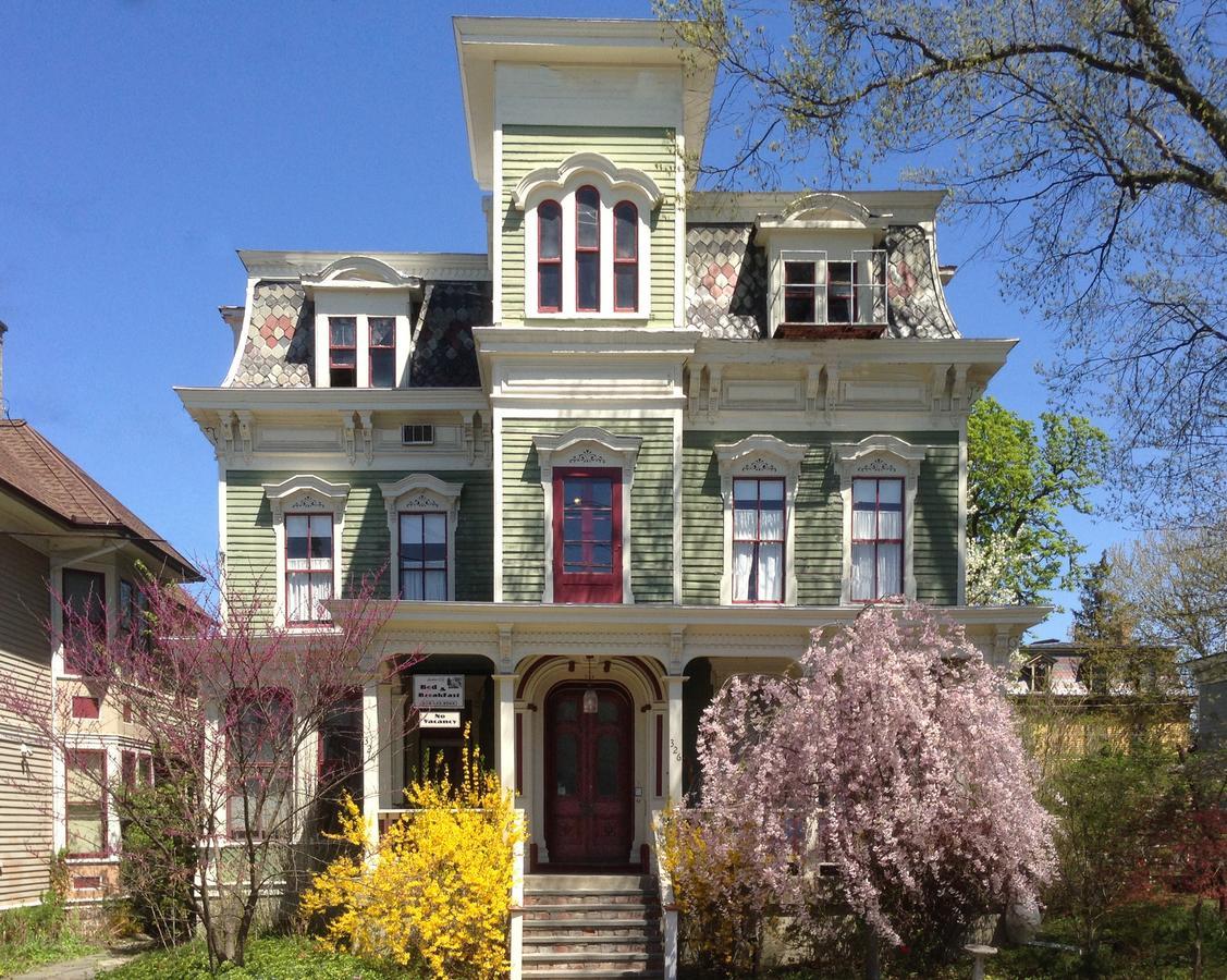 Hudson City Bed And Breakfast Exterior photo